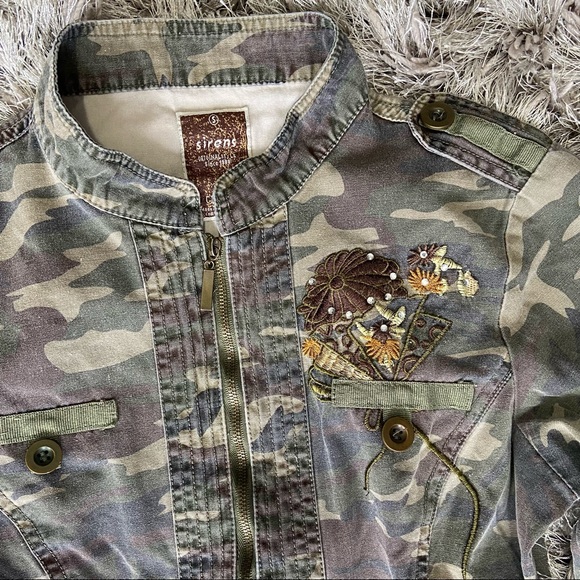 Sirens girls camouflage embroidery detailing zipper front jacket. Size S. Used. - Picture 3 of 14